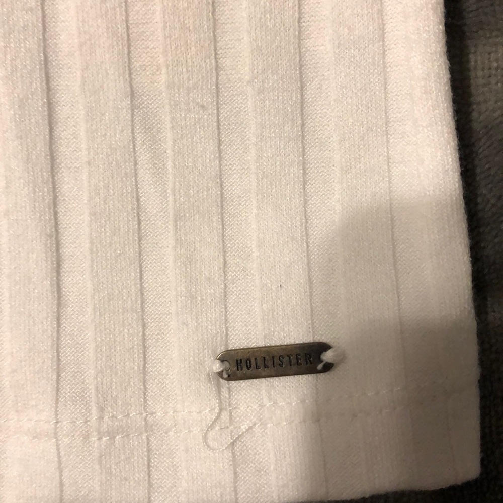 Hollister slim white tank size small - Picture 3 of 4